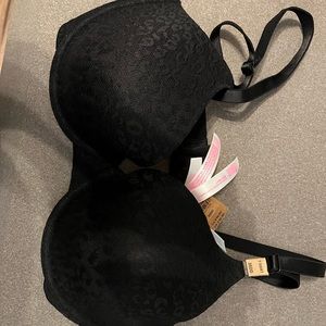 Black Vs T-shirt bra NWT